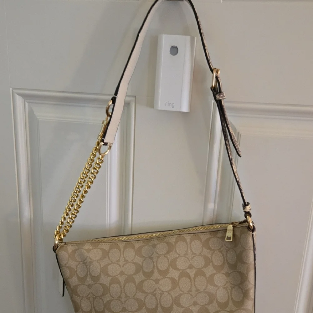 Coach Beige and White Signature Shoulder Bag - Picture 3 of 16